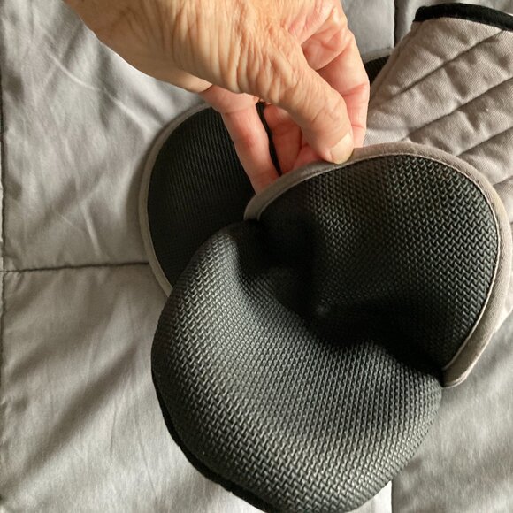 NEW- Thermal Oven mitt and potholder set Black & Gray - Cotton Valley - Picture 6 of 8